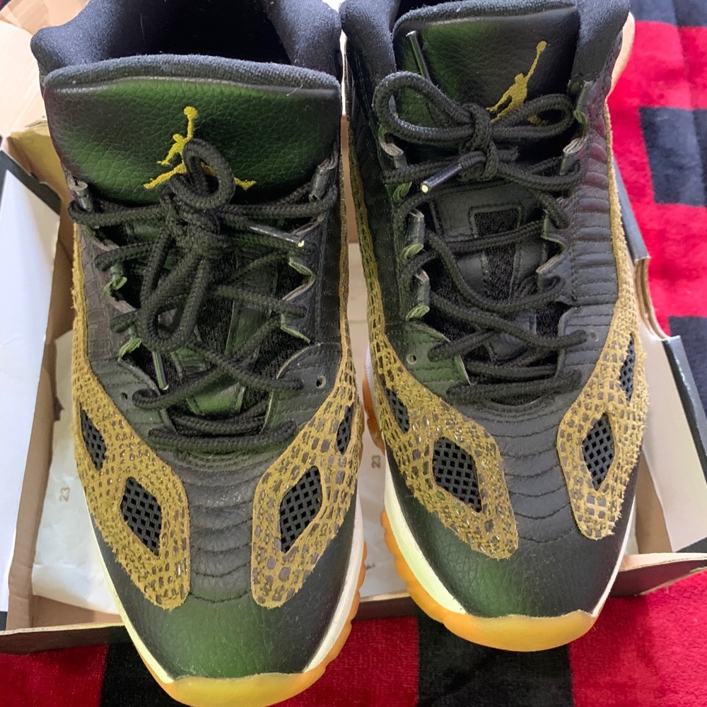 Jordan 11 Low Retro Militia ...